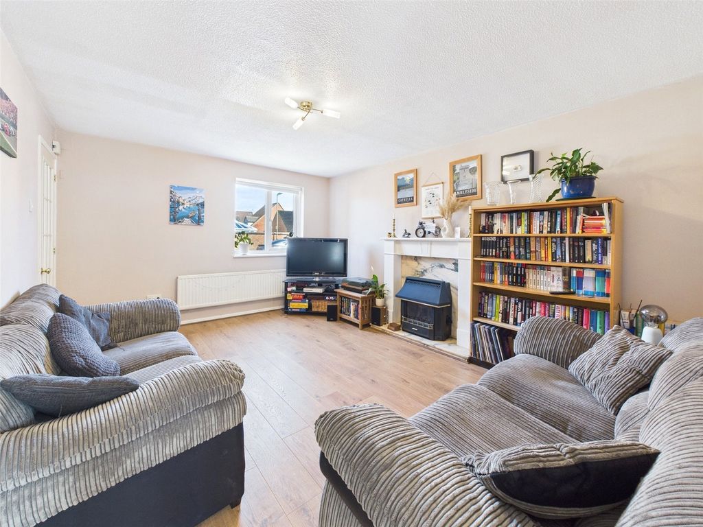 Property photo 2 of 18 Picture No. 11