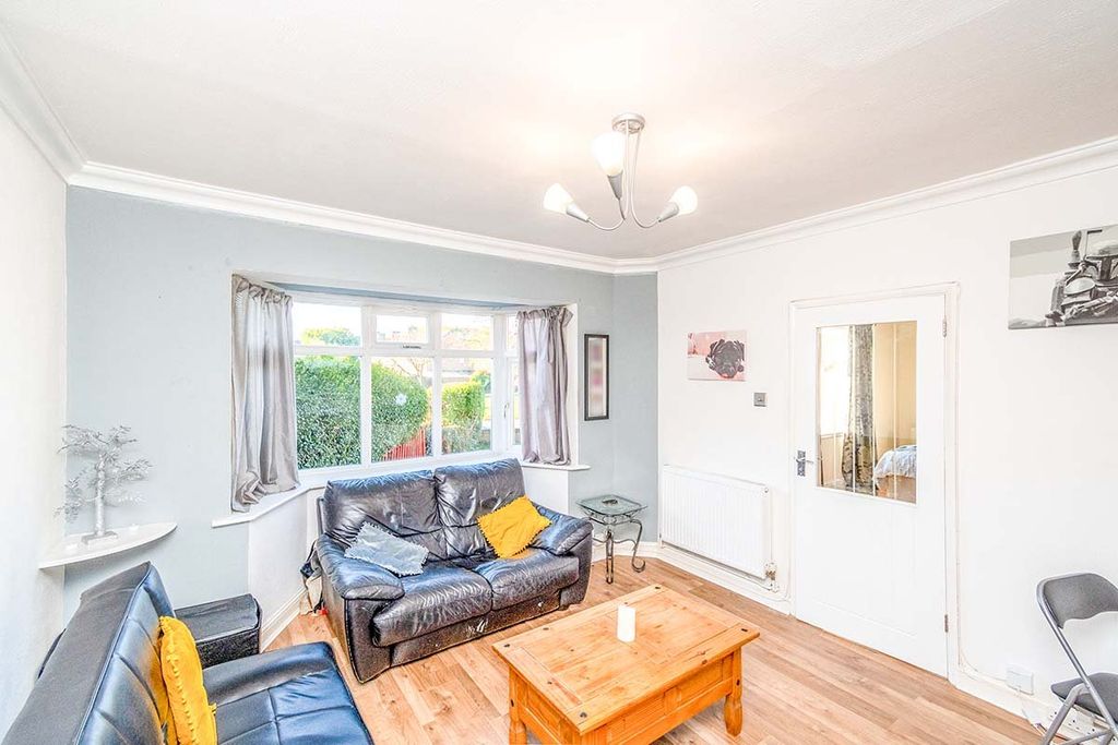 Property photo 2 of 11 Lounge