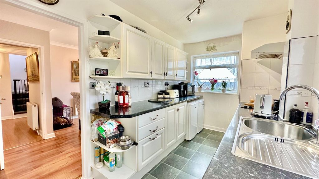 Property photo 3 of 34