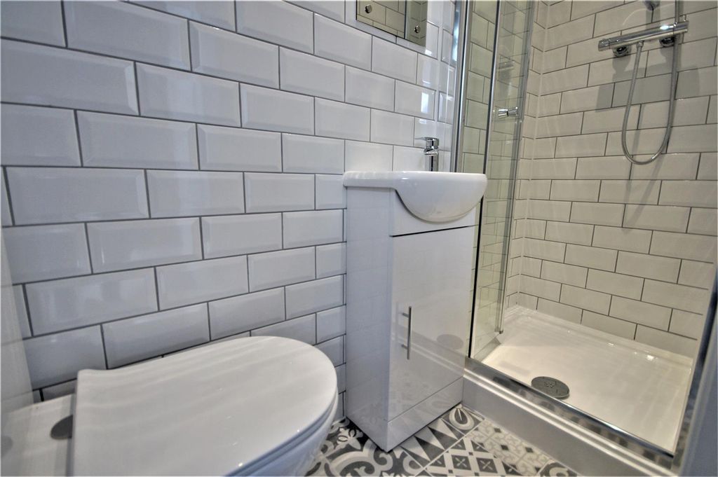 Property photo 2 of 6 Bathroom.Jpg