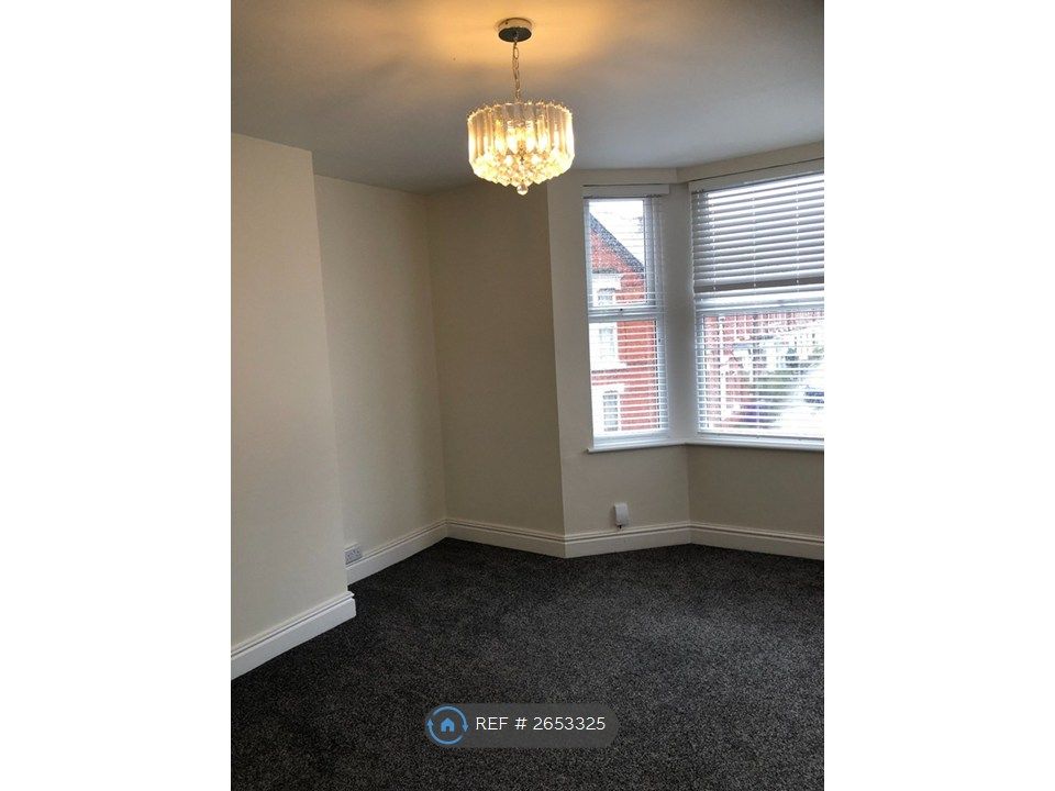 Property photo 1 of 7 Living-Room