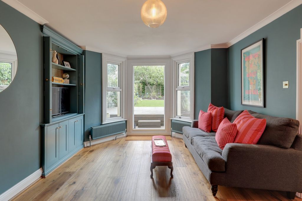 Property photo 1 of 18