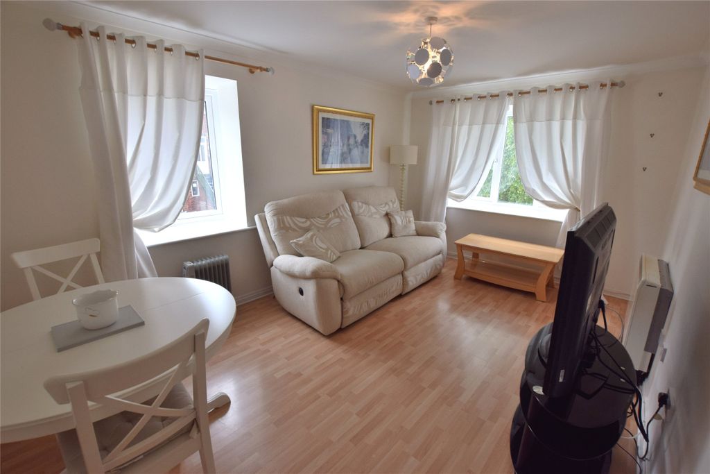 Property photo 2 of 7 Living Room