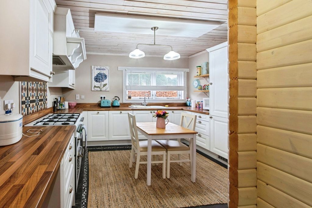 Property photo 3 of 24