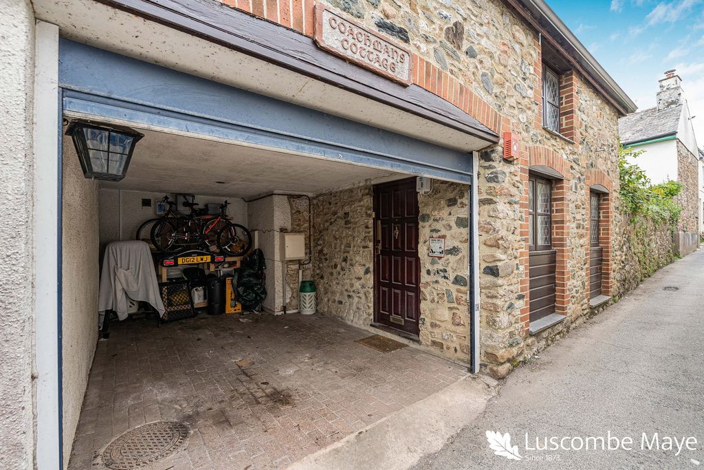 Property photo 2 of 27
