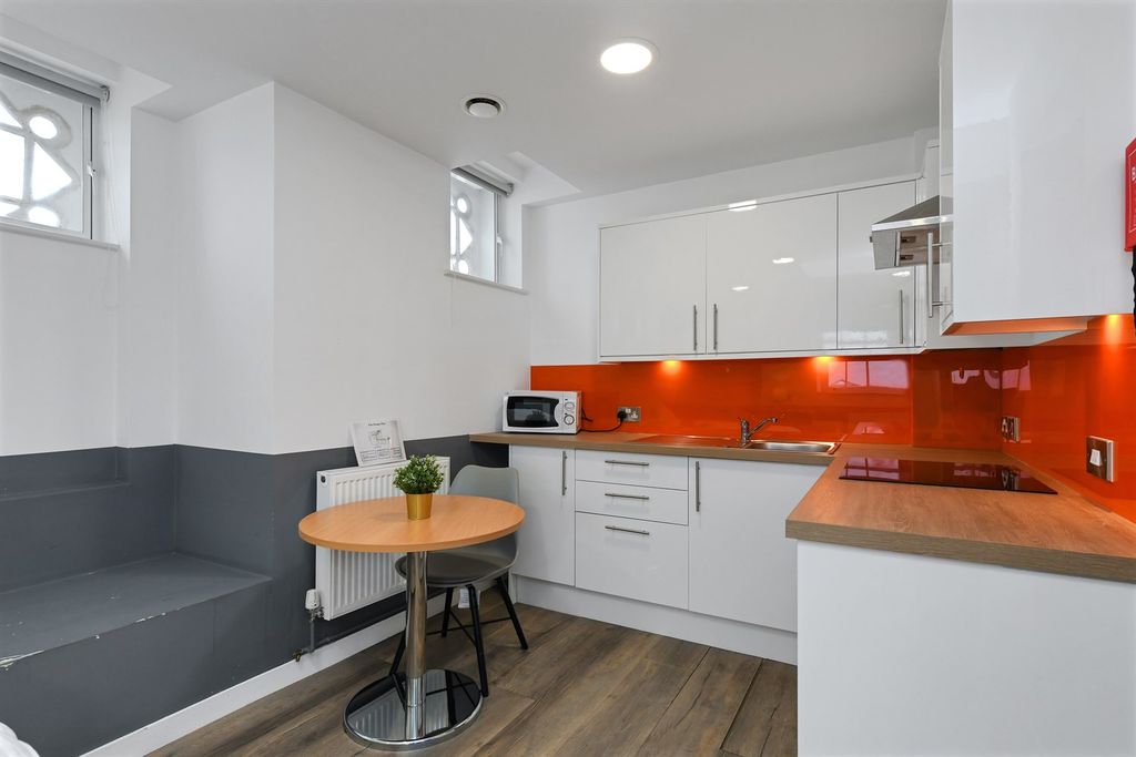 Property photo 2 of 4 (Main)