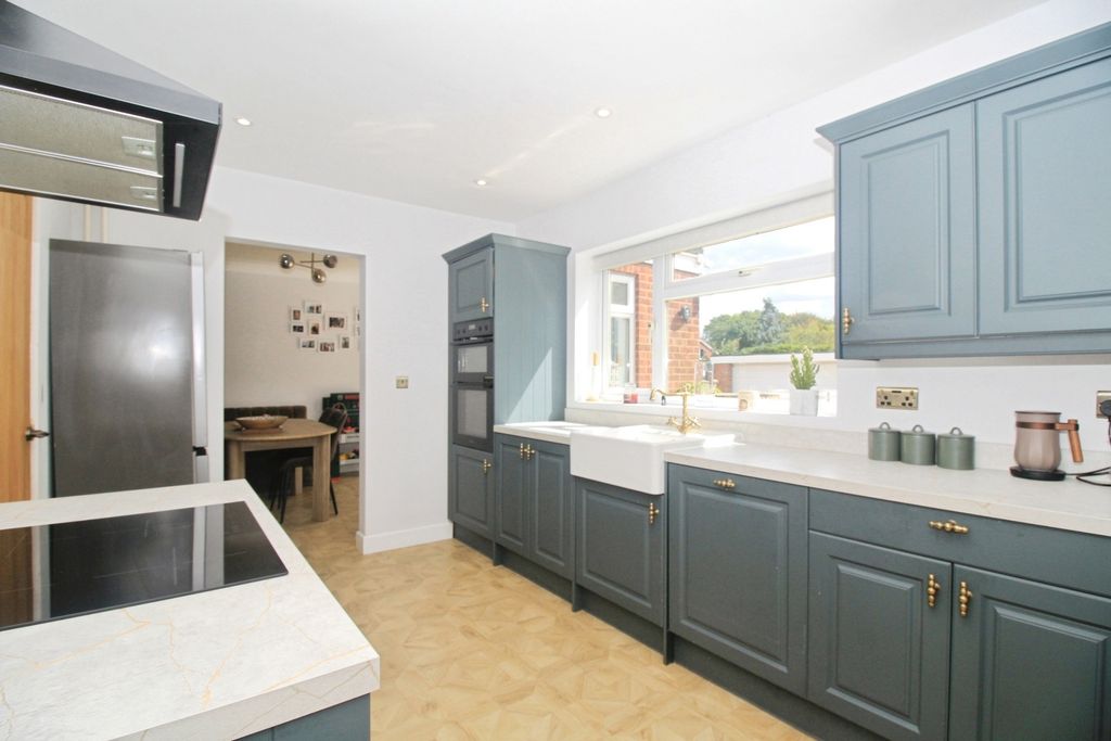 Property photo 2 of 17 Breakfast Kitchen