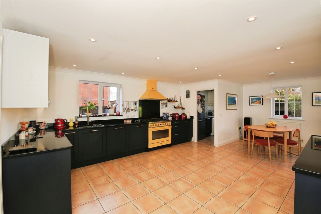 Property photo 2 of 22