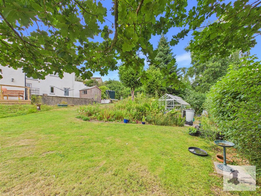 Property photo 3 of 40 Gardens