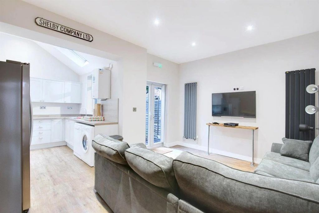 Property photo 2 of 14