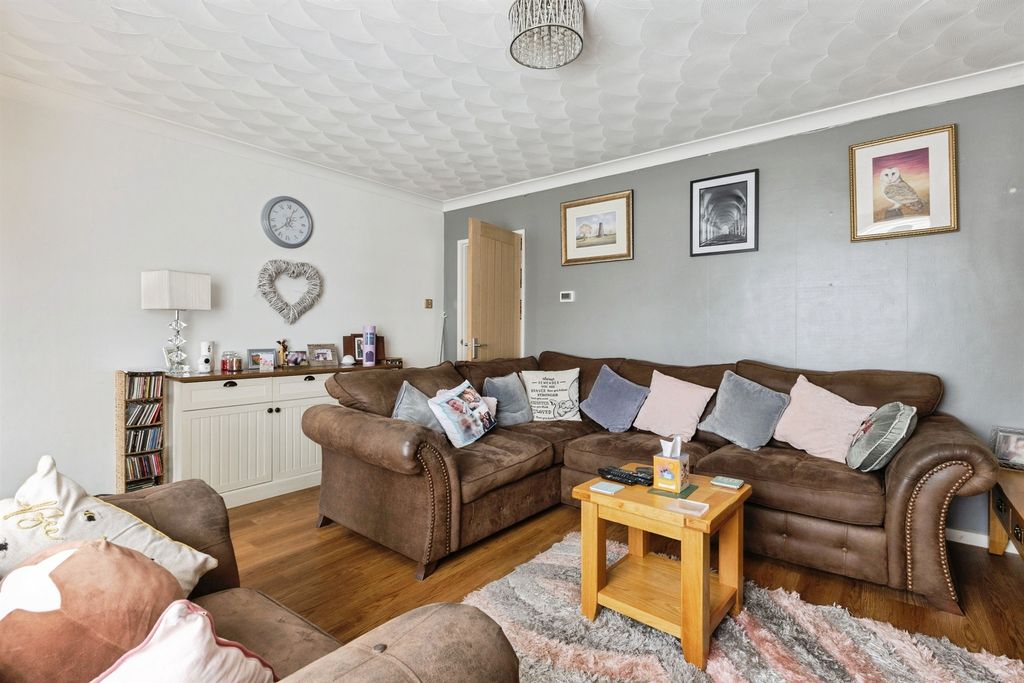 Property photo 3 of 18