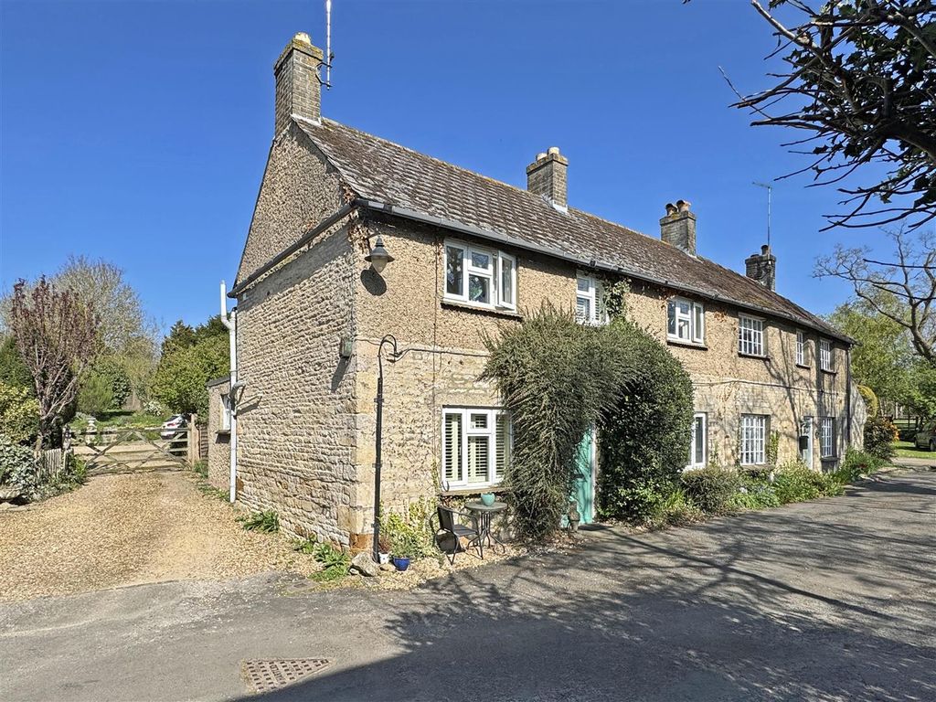 Property photo 1 of 15 Church Lane, Tickencote