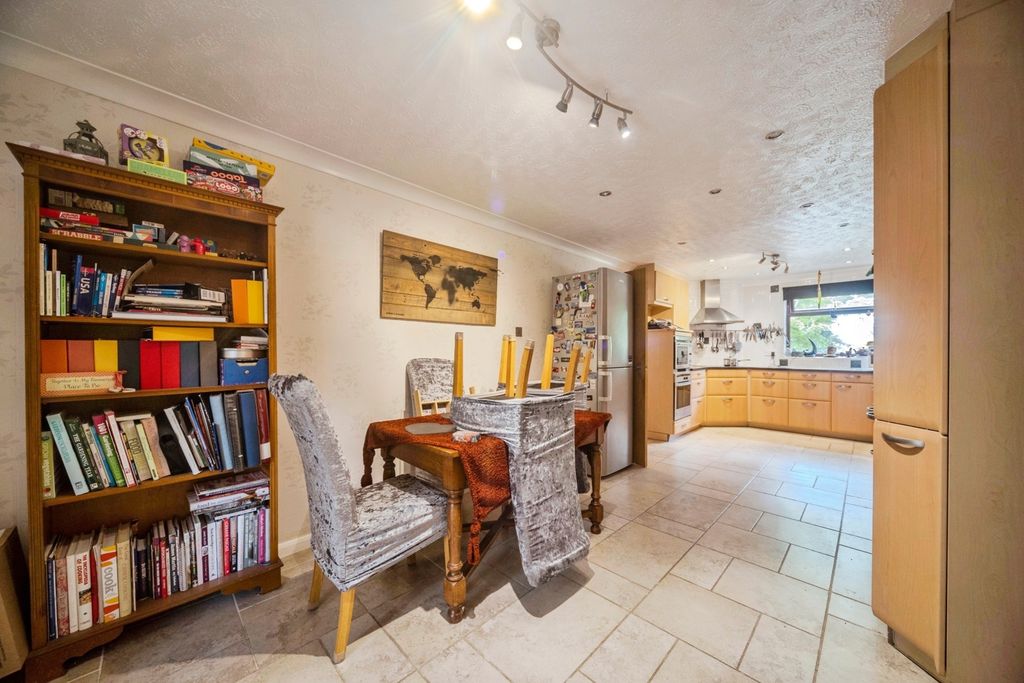 Property photo 3 of 24 Pbox-Img.Jpg