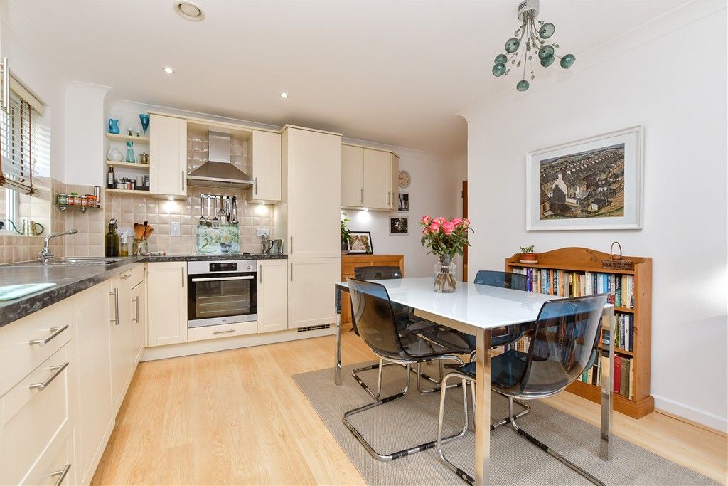 Property photo 1 of 17 Lounge / Kitchen
