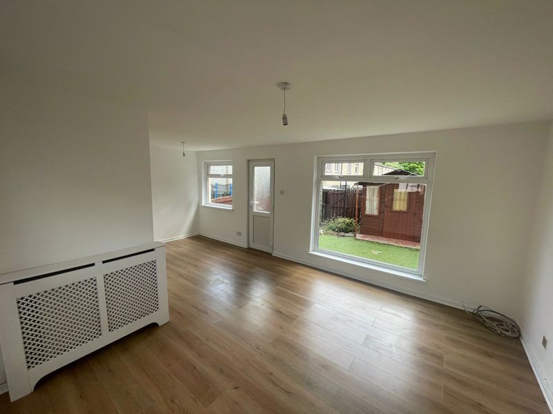 Property photo 3 of 12 Photo 8