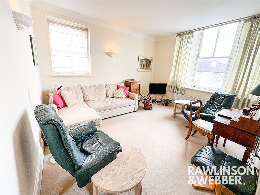 Property photo 2 of 12 98B33522-910A-412F-82Ec-8E2F75Afd9F9.Jpg