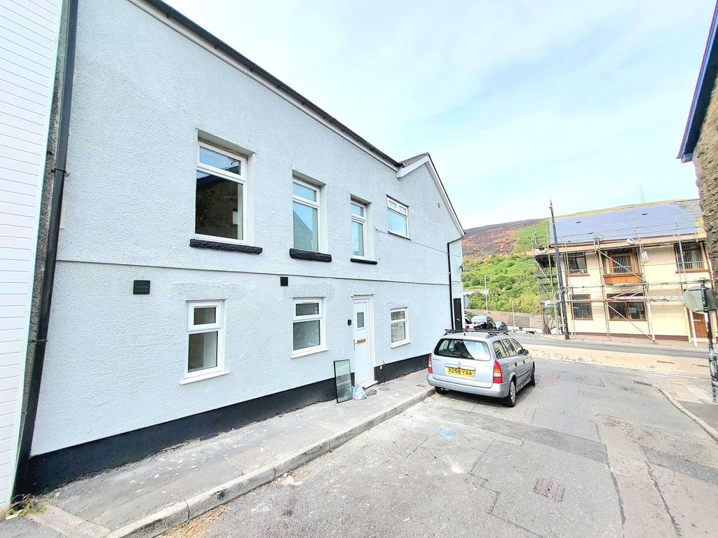 Property photo 1 of 25
