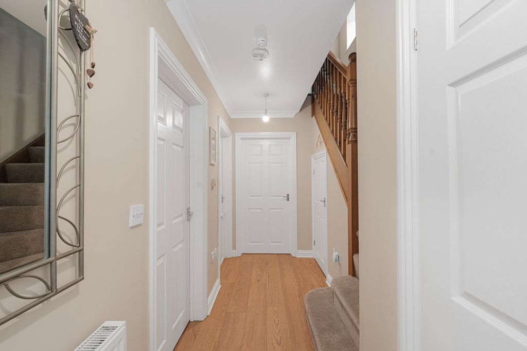 Property photo 3 of 27