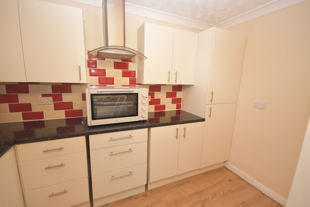 Property photo 2 of 9 Kitchen
