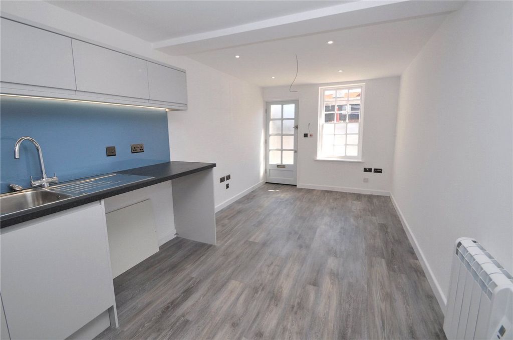 Property photo 2 of 9 Picture No. 12