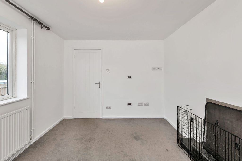 Property photo 2 of 28