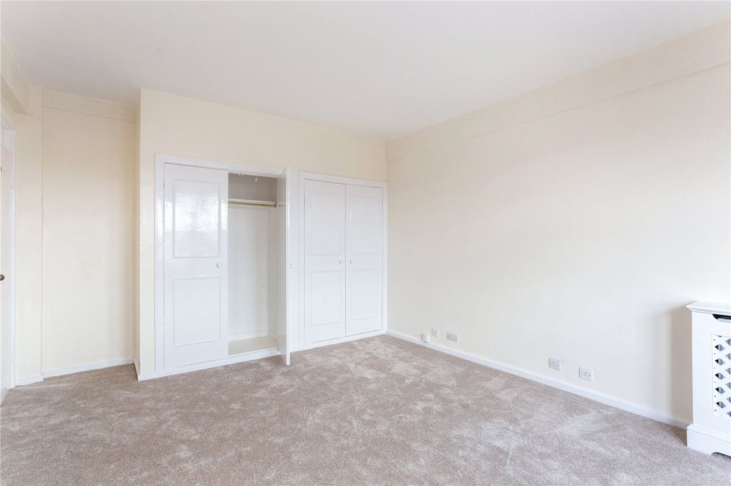 Property photo 3 of 10 Bedroom