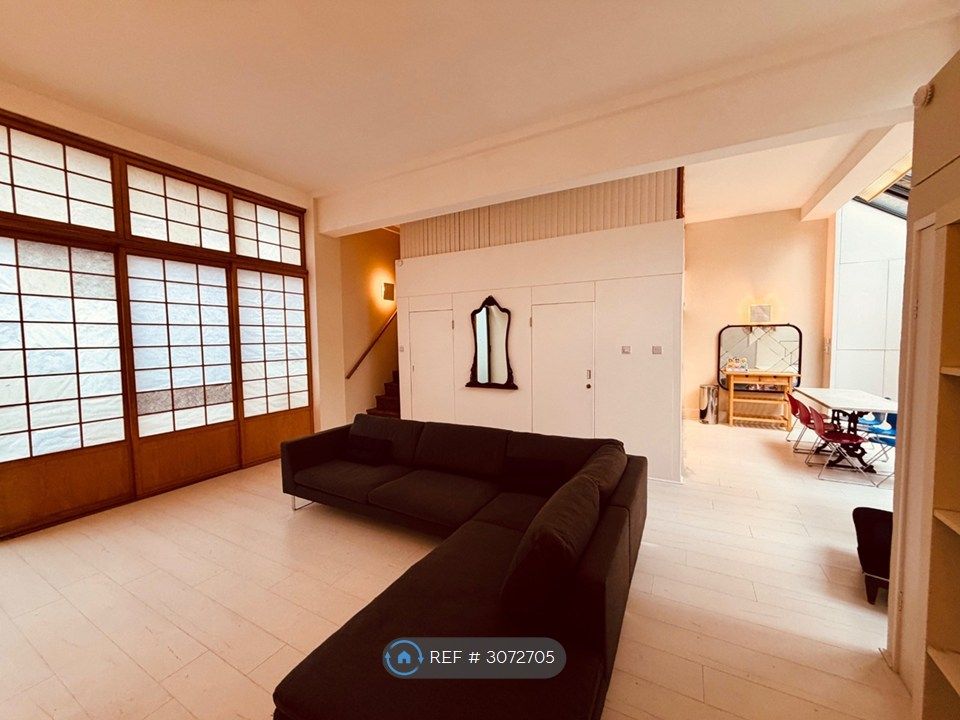 Property photo 1 of 13 Living Room 1