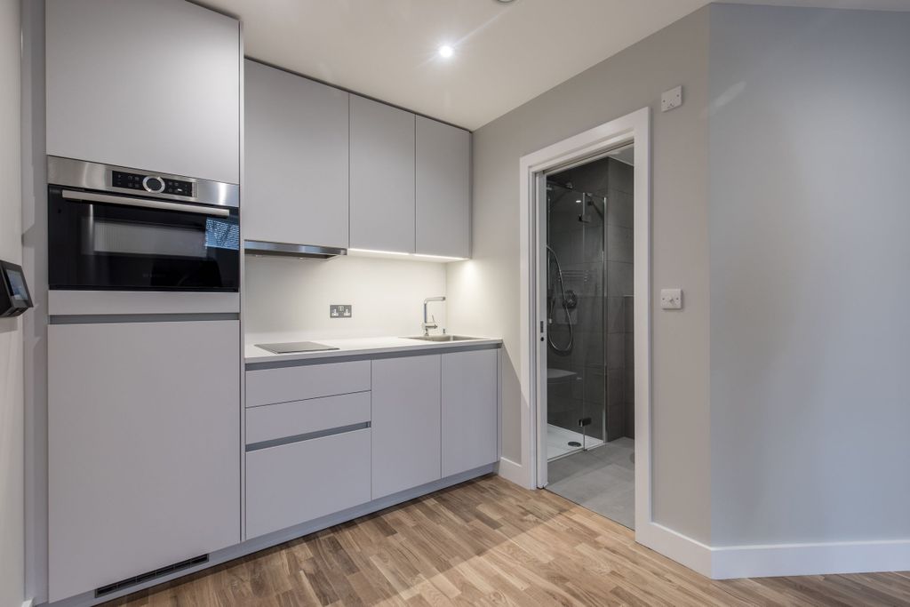 Property photo 3 of 10 Kitchen
