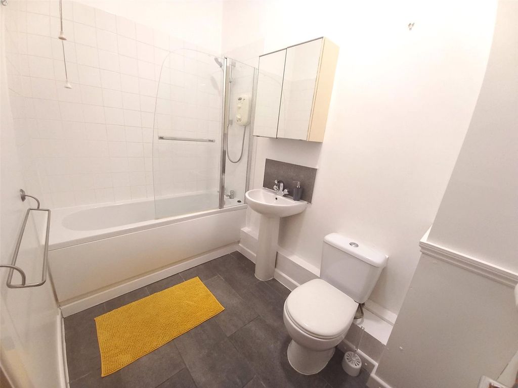 Property photo 3 of 15 Bathroom