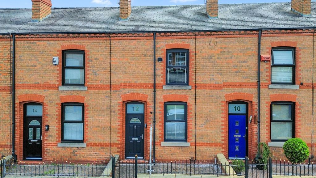 Property photo 1 of 12