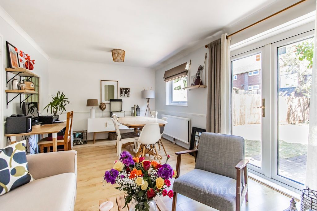 Property photo 2 of 16