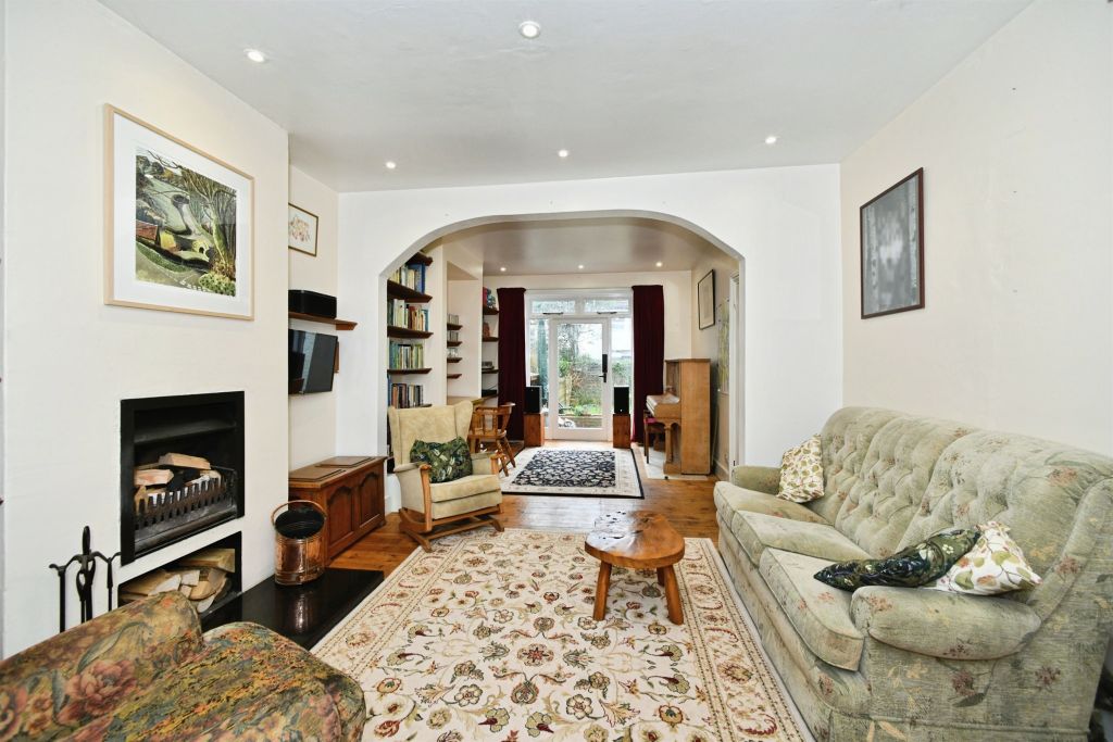 Property photo 2 of 20