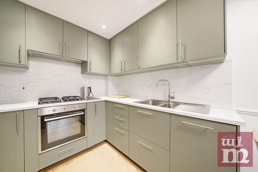 Property photo 2 of 11 Kitchen