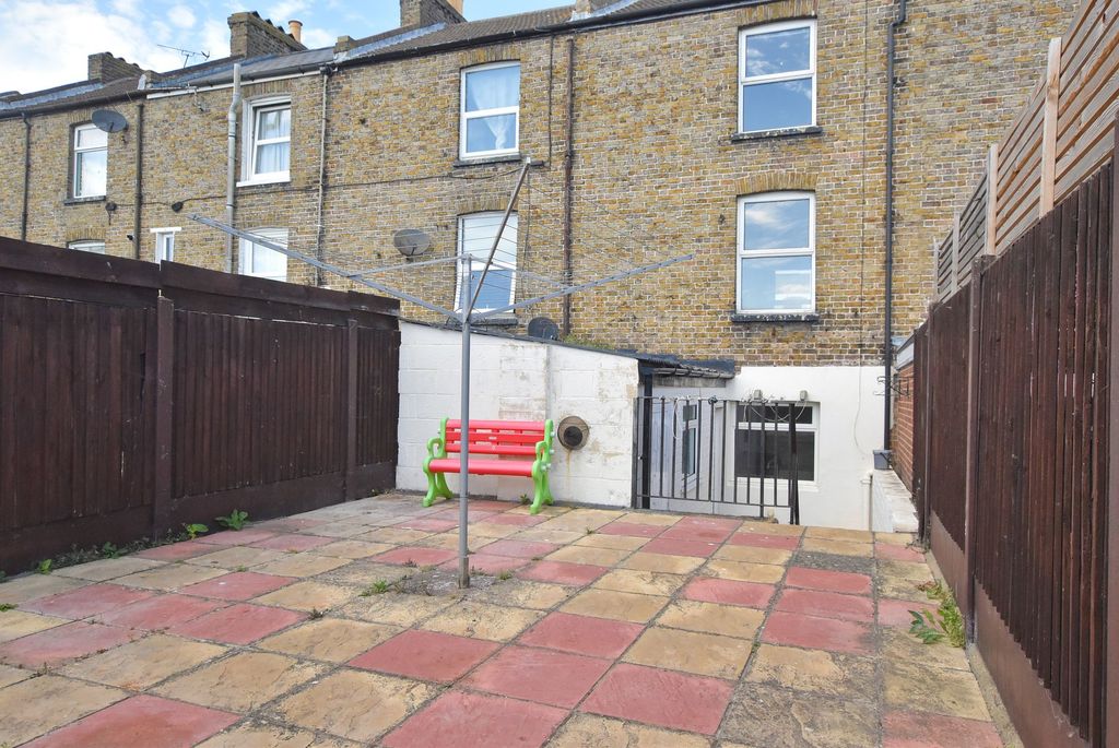 Property photo 3 of 18