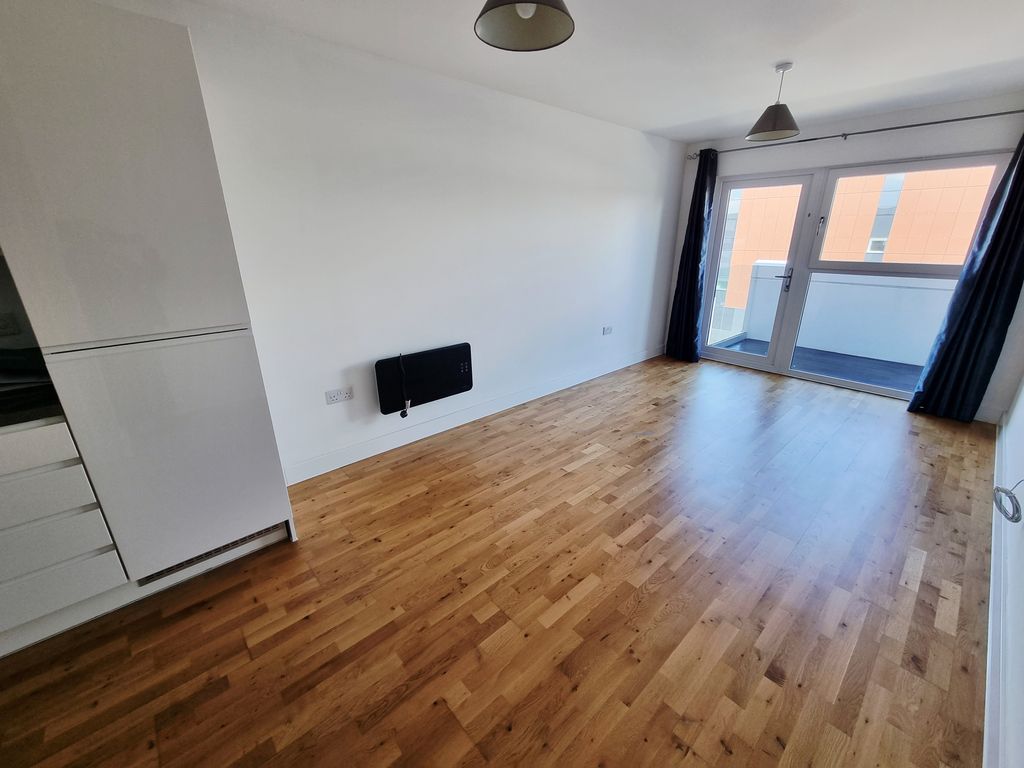 Property photo 1 of 6 Living Room
