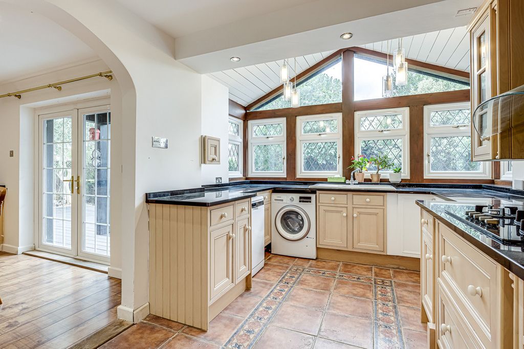 Property photo 2 of 38