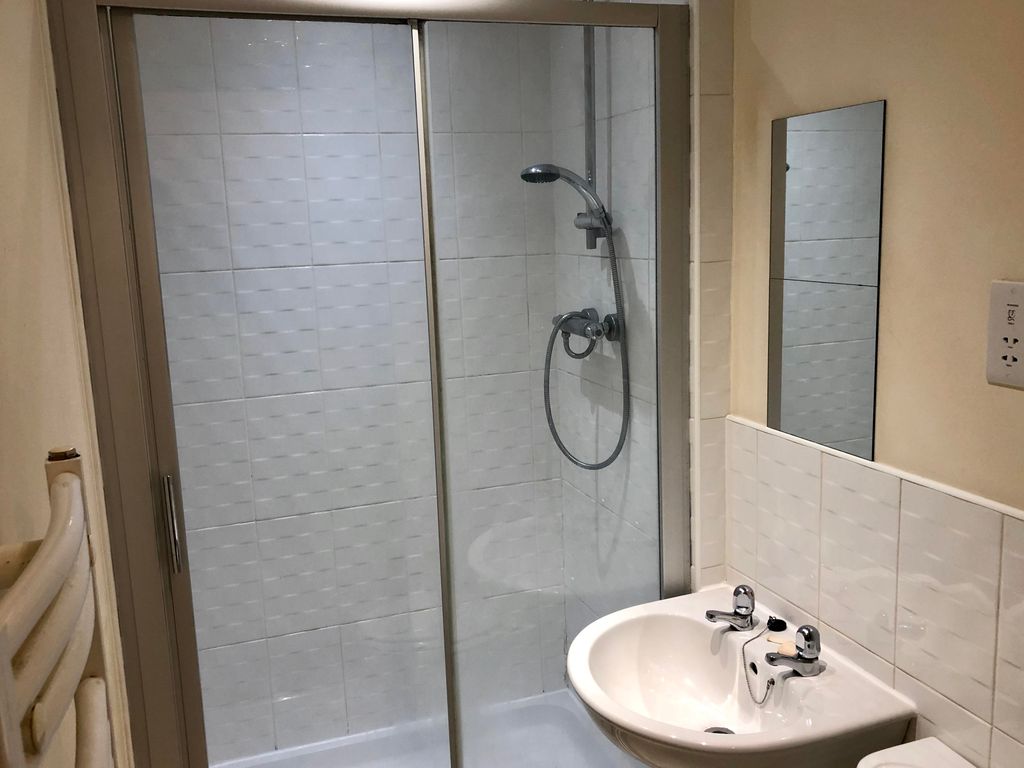 Property photo 3 of 5 En-Suite Bathroom