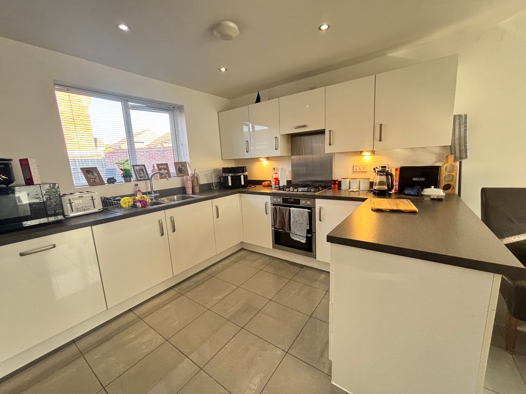 Property photo 2 of 12 Image