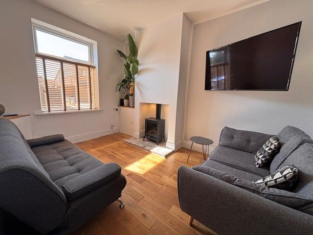 Property photo 1 of 10 Living Room