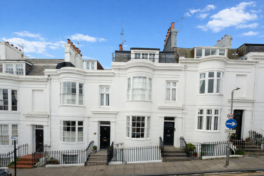 Property photo 2 of 31