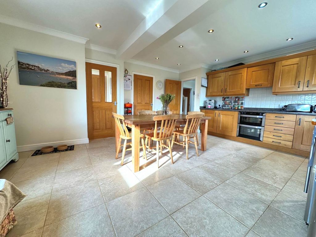 Property photo 2 of 20 Kithchen 3