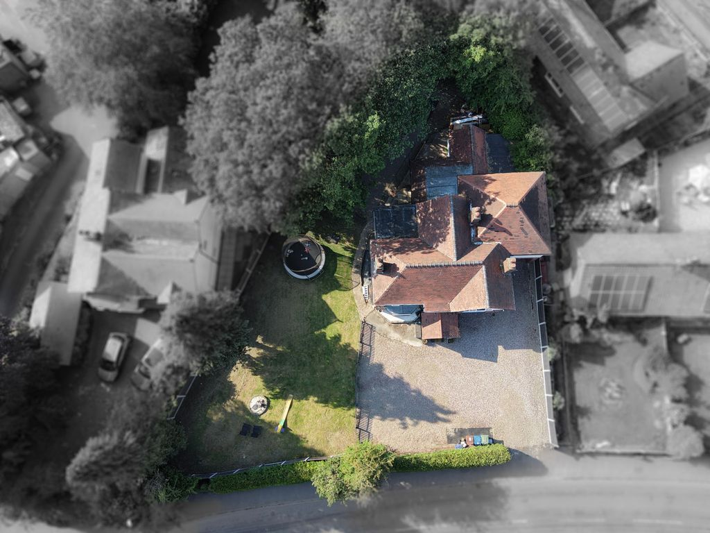 Property photo 3 of 32