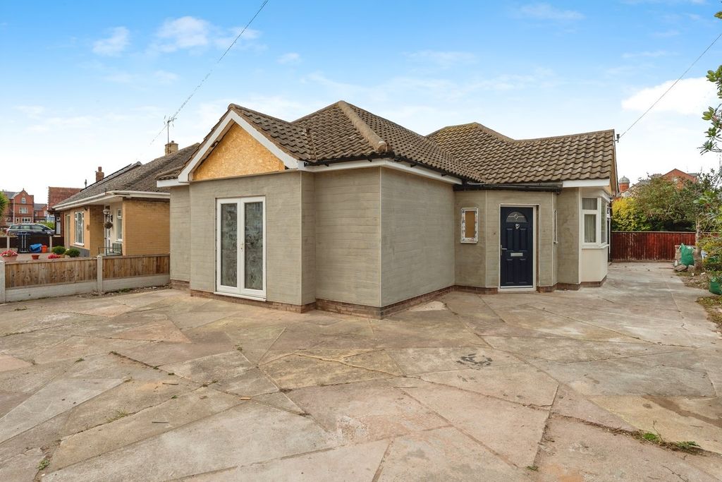 olivia-drive-rhyl-ll18-3-bed-detached-bungalow-for-sale-275-000