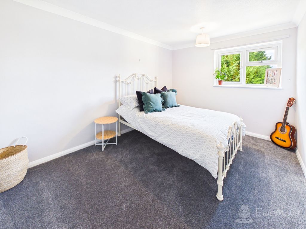 2 bed flat for saleSutton Field, Whitehill, Bordon, Hampshire GU35 photo 5