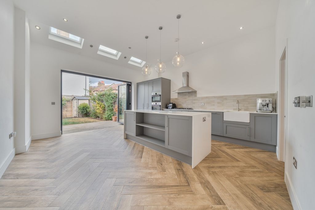 Property photo 2 of 21 1509759-1-6A8856A...