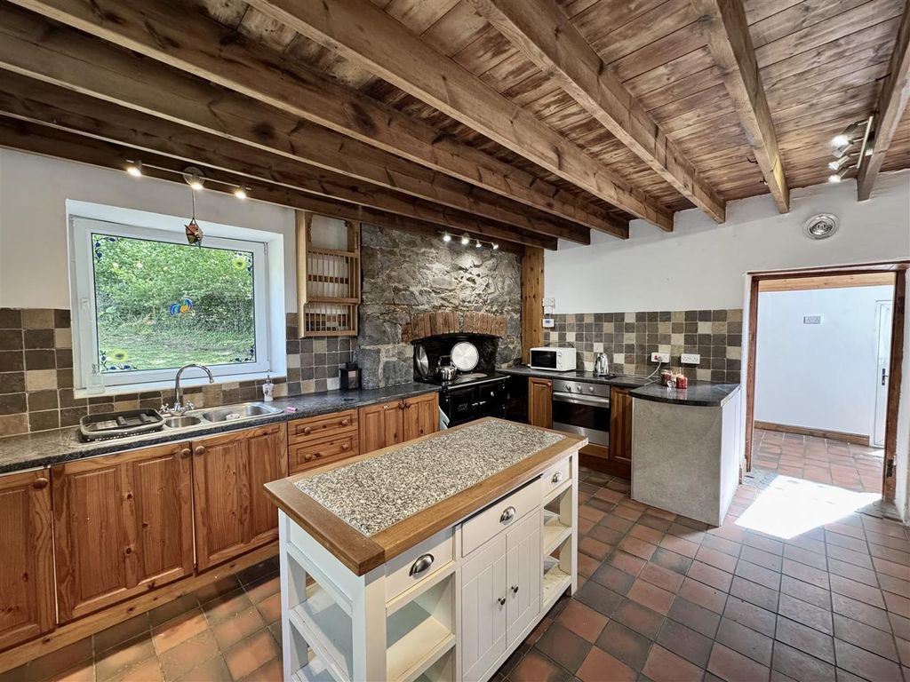 Property photo 3 of 21 Kitchen