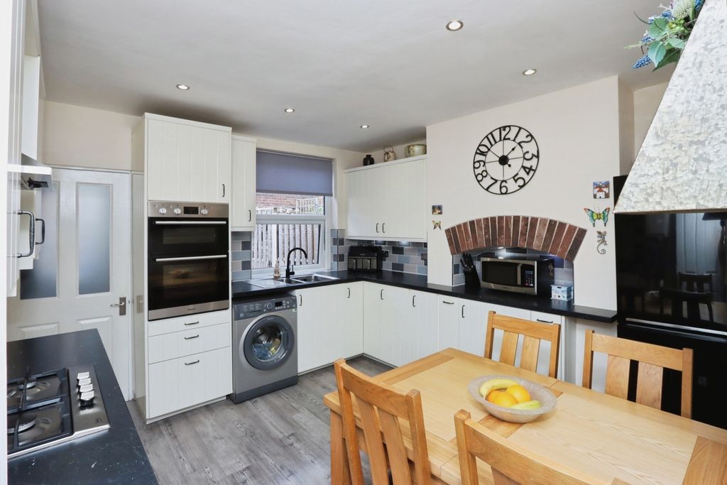 Property photo 3 of 14 Kitchen