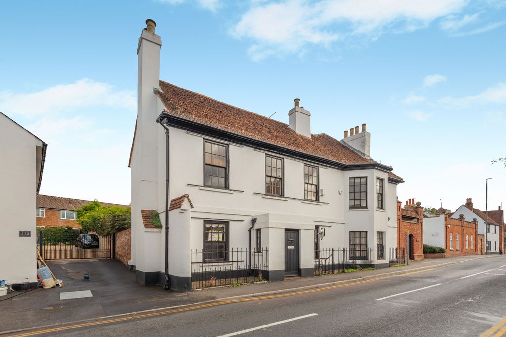 Property photo 3 of 3 Cameron House & Cameron Lodge 33 Church Street Leatherhead Surrey Kt22 8Eq