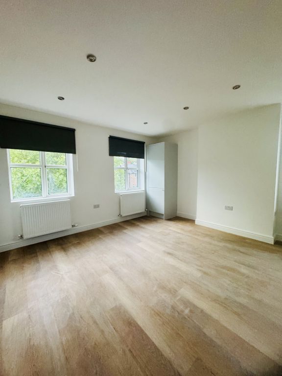 Property photo 1 of 8 2 Bed Flat To Rent Brighton Road, South Croydon Cr2