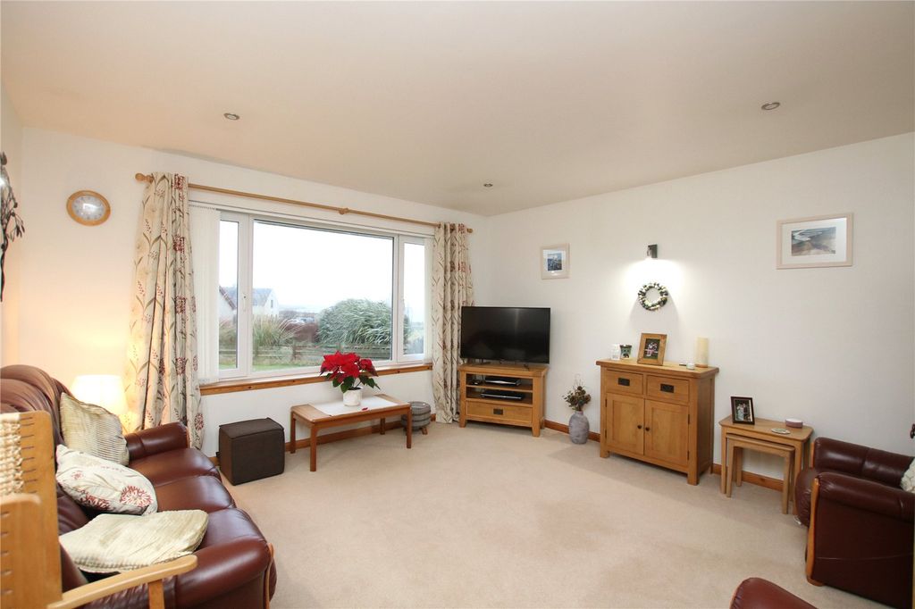 Property photo 2 of 22 Living Room